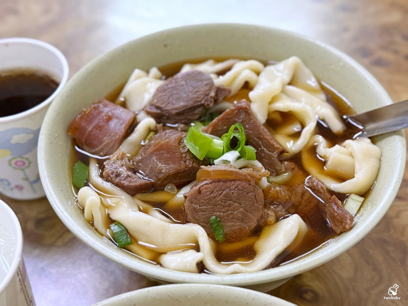 富宏牛肉麵 24小時營業 內用免費加湯加麵飲料喝到飽 @兔貝比的菲比尋嚐