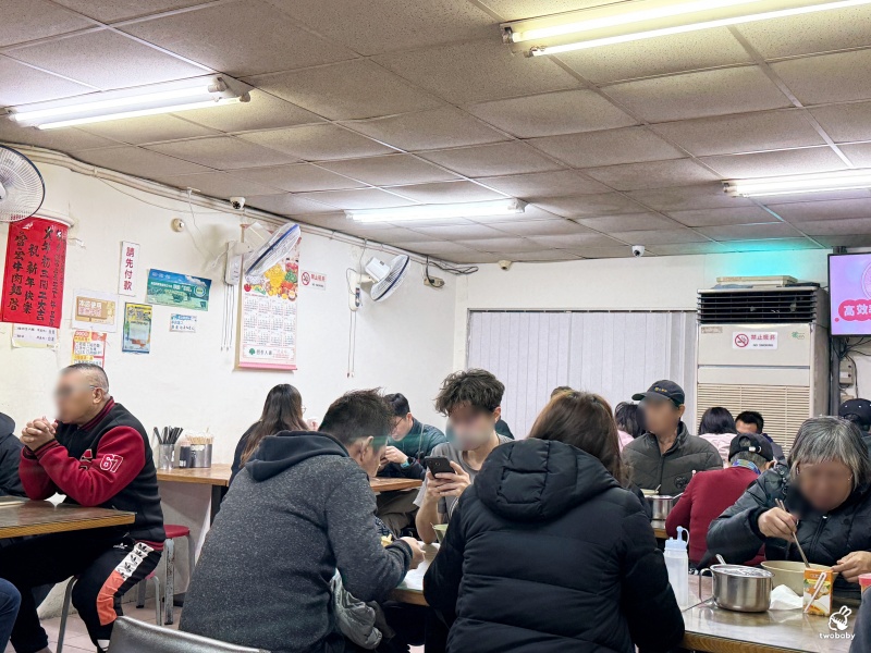 富宏牛肉麵 24小時營業 內用免費加湯加麵飲料喝到飽 @兔貝比的菲比尋嚐
