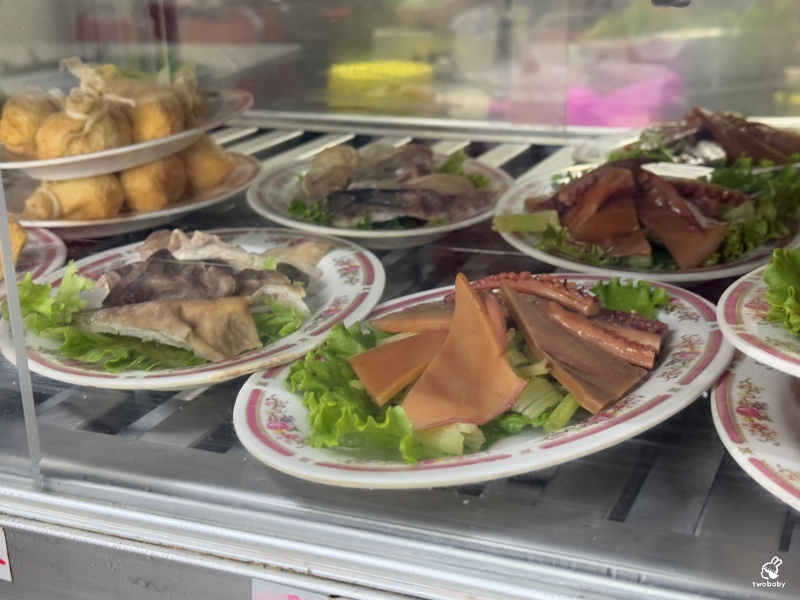 小紅莓石頭火鍋城 台北必吃石頭火鍋店 40年老字號 僅此一家別無分店！ @兔貝比的菲比尋嚐