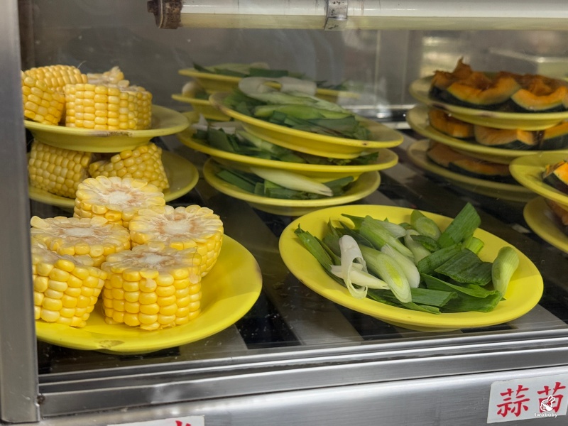 小紅莓石頭火鍋城 台北必吃石頭火鍋店 40年老字號 僅此一家別無分店！ @兔貝比的菲比尋嚐