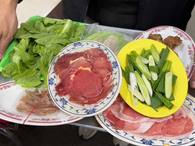 小紅莓石頭火鍋城 台北必吃石頭火鍋店 40年老字號 僅此一家別無分店! @兔貝比的菲比尋嚐 小紅莓石頭火鍋城 台北必吃石頭火鍋店 40年老字號 僅此一家別無分店! @兔貝比的菲比尋嚐