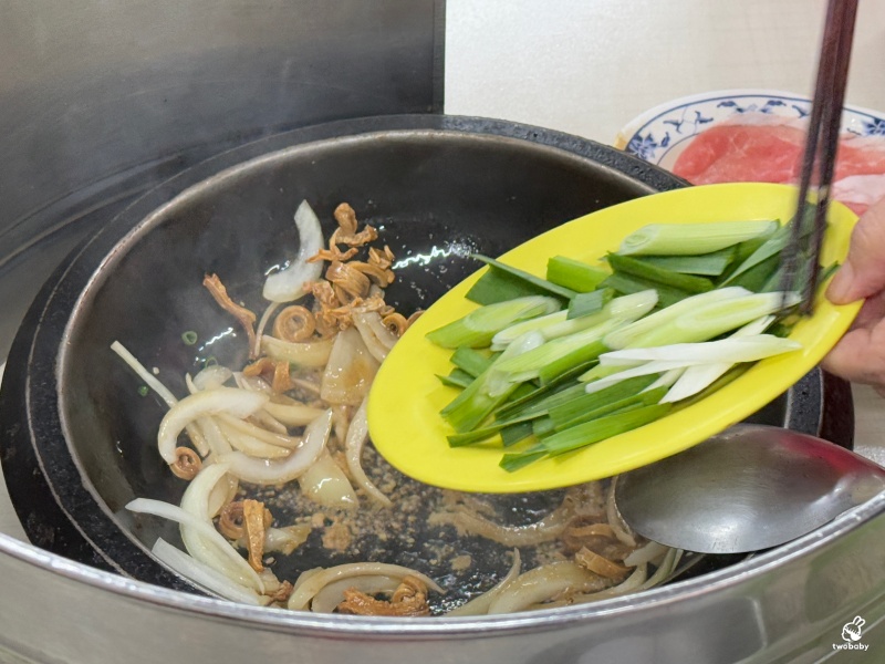 小紅莓石頭火鍋城 台北必吃石頭火鍋店 40年老字號 僅此一家別無分店！ @兔貝比的菲比尋嚐