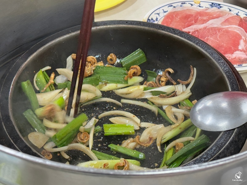 小紅莓石頭火鍋城 台北必吃石頭火鍋店 40年老字號 僅此一家別無分店！ @兔貝比的菲比尋嚐