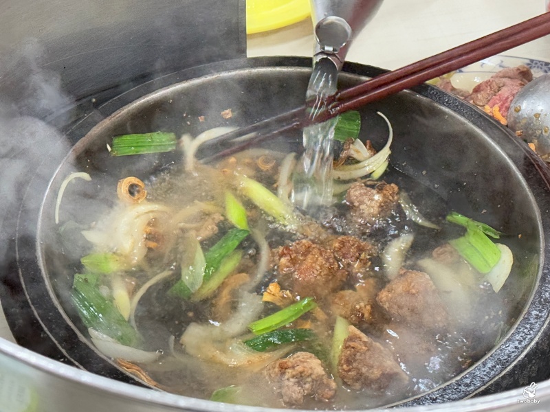 小紅莓石頭火鍋城 台北必吃石頭火鍋店 40年老字號 僅此一家別無分店！ @兔貝比的菲比尋嚐