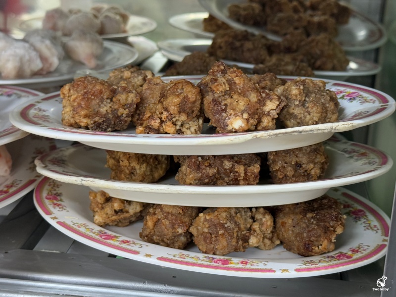 小紅莓石頭火鍋城 台北必吃石頭火鍋店 40年老字號 僅此一家別無分店！ @兔貝比的菲比尋嚐