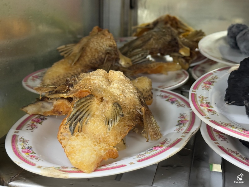 小紅莓石頭火鍋城 台北必吃石頭火鍋店 40年老字號 僅此一家別無分店！ @兔貝比的菲比尋嚐