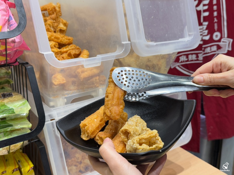 老先覺麻辣窯燒鍋PLUS新莊中原店 推出全新2.0升級版 平日午餐限定＋38元 蔬食火鍋料飲料自助吃到飽！ @兔貝比的菲比尋嚐