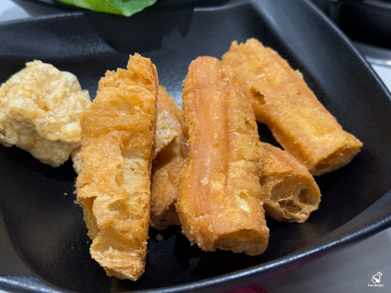 老先覺麻辣窯燒鍋PLUS新莊中原店 推出全新2.0升級版 平日午餐限定＋38元 蔬食火鍋料飲料自助吃到飽！ @兔貝比的菲比尋嚐