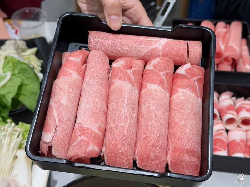 老先覺麻辣窯燒鍋PLUS新莊中原店 推出全新2.0升級版 平日午餐限定＋38元 蔬食火鍋料飲料自助吃到飽！ @兔貝比的菲比尋嚐