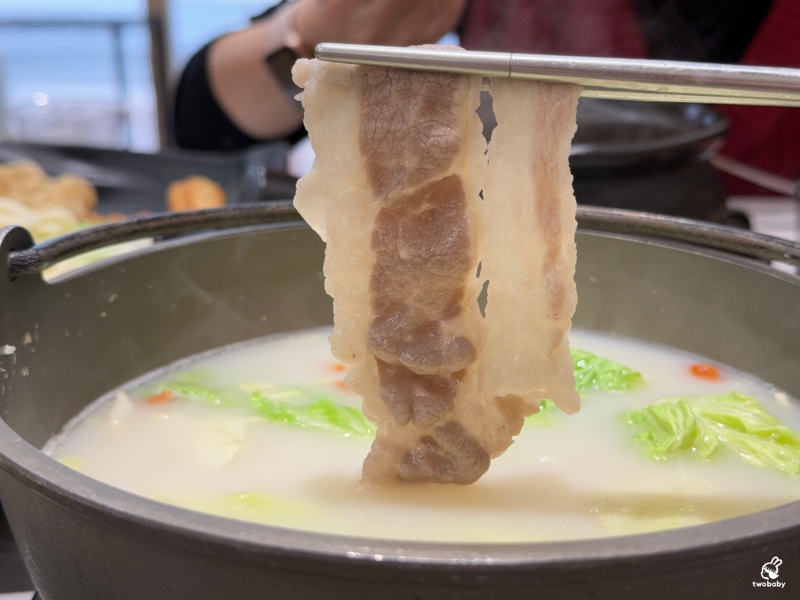 老先覺麻辣窯燒鍋PLUS新莊中原店 推出全新2.0升級版 平日午餐限定＋38元 蔬食火鍋料飲料自助吃到飽！ @兔貝比的菲比尋嚐