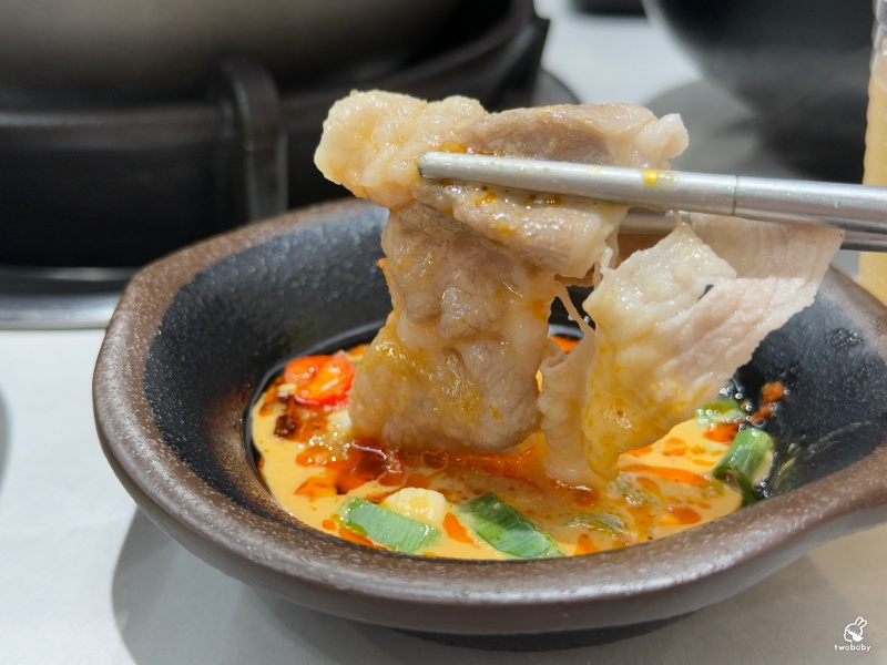 老先覺麻辣窯燒鍋PLUS新莊中原店 推出全新2.0升級版 平日午餐限定＋38元 蔬食火鍋料飲料自助吃到飽！ @兔貝比的菲比尋嚐