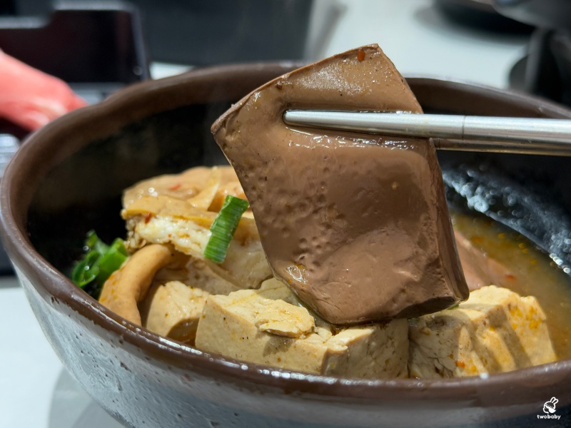老先覺麻辣窯燒鍋PLUS新莊中原店 推出全新2.0升級版 平日午餐限定＋38元 蔬食火鍋料飲料自助吃到飽！ @兔貝比的菲比尋嚐