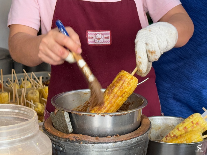 泰山美食 碳烤石頭玉米 新北評價最高、最便宜的烤玉米 遠近馳名！ @兔貝比的菲比尋嚐