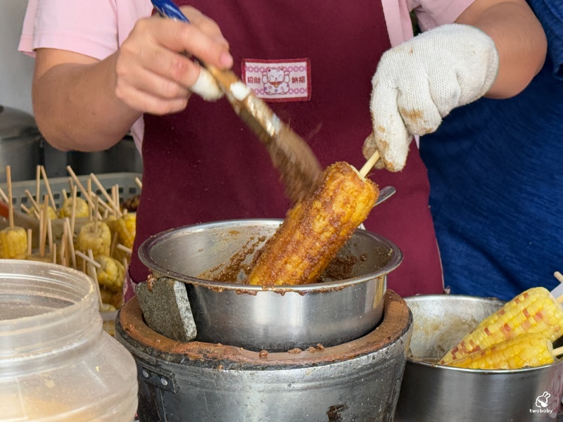 泰山美食 碳烤石頭玉米 新北評價最高、最便宜的烤玉米 遠近馳名！ @兔貝比的菲比尋嚐