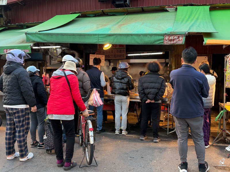 奇郁炸雞 黃昏市場秒殺炸雞 鮮嫩雞肉外酥內多汁 起手式就是2大袋！ @兔貝比的菲比尋嚐