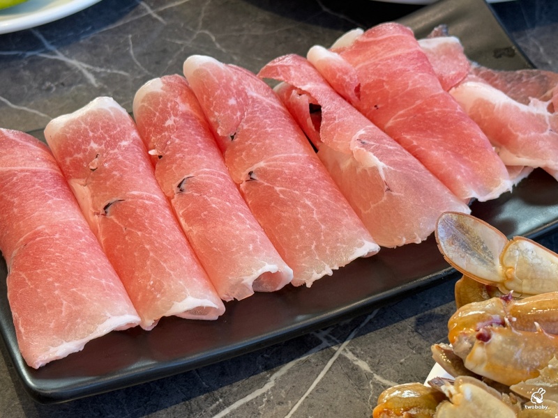 千葉火鍋埔里尊爵館 全台CP值最高的分店 竟然有螃蟹、魚頭、披薩、焗烤扇貝、狀元餅！ @兔貝比的菲比尋嚐