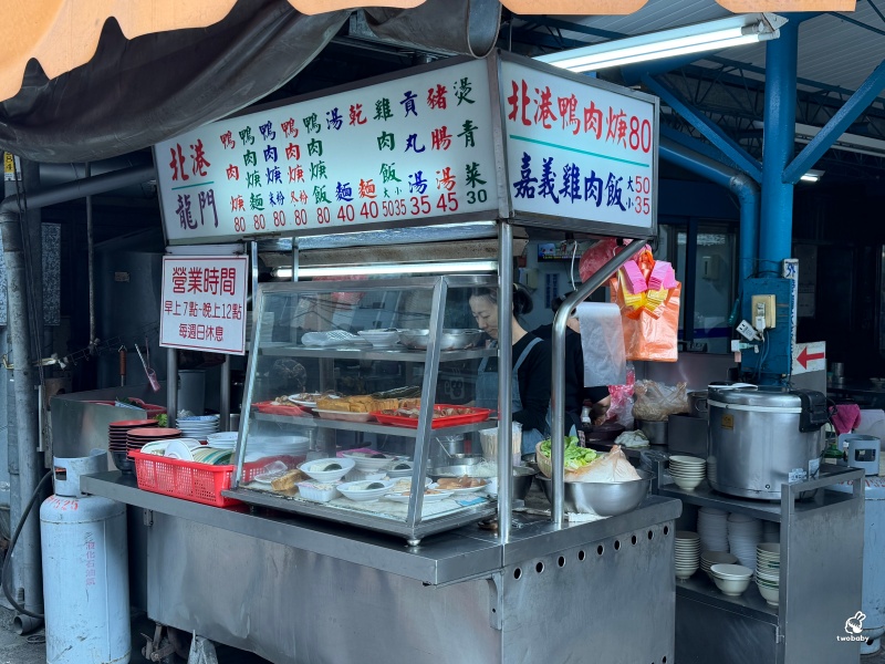 北港龍門鴨肉羹 在地飄香30年的傳統小吃 鮮甜濃郁的鴨肉羹 一定要加辣椒粉才過癮！ @兔貝比的菲比尋嚐