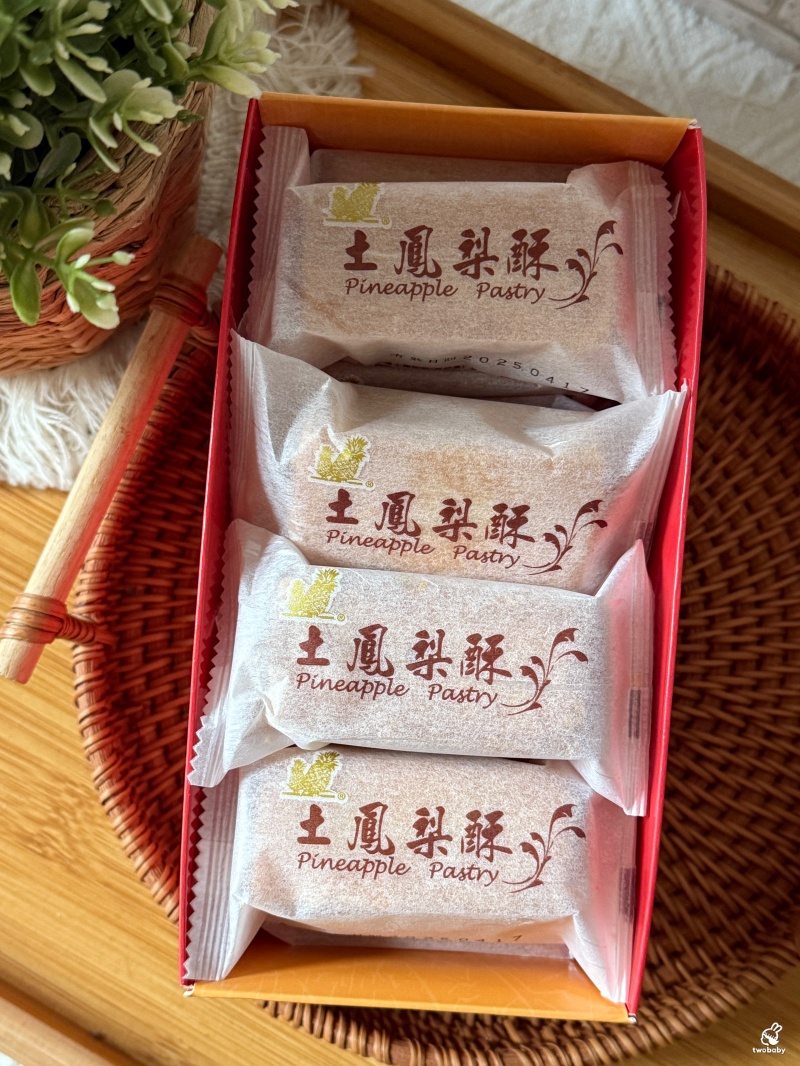 小潘鳯凰酥|小潘鳯梨酥 板橋之光鳳梨酥界的傳奇名店 @兔貝比的菲比尋嚐 小潘鳯凰酥|小潘鳯梨酥 板橋之光鳳梨酥界的傳奇名店 @兔貝比的菲比尋嚐