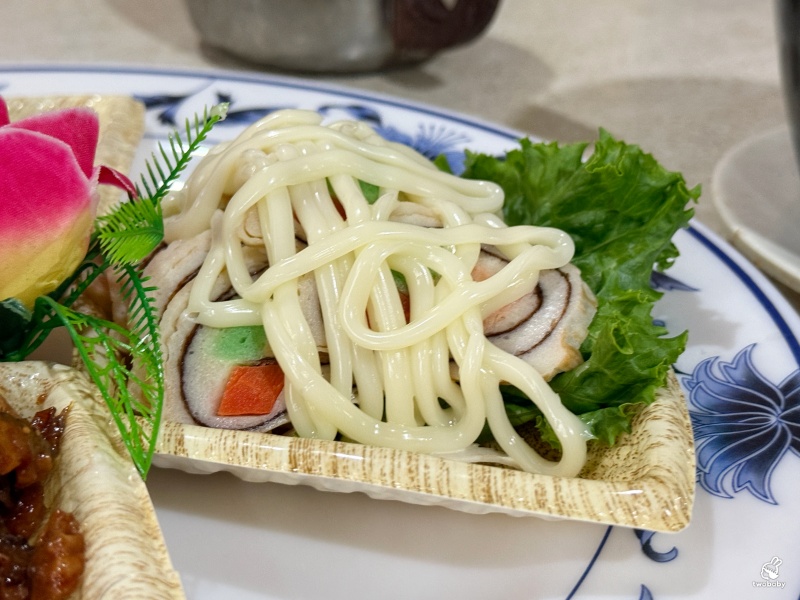 台灣山豬城 隱藏在山裡的台菜餐廳 園區裡超過10幾種動物免費參觀，猶如小型動物園！ @兔貝比的菲比尋嚐