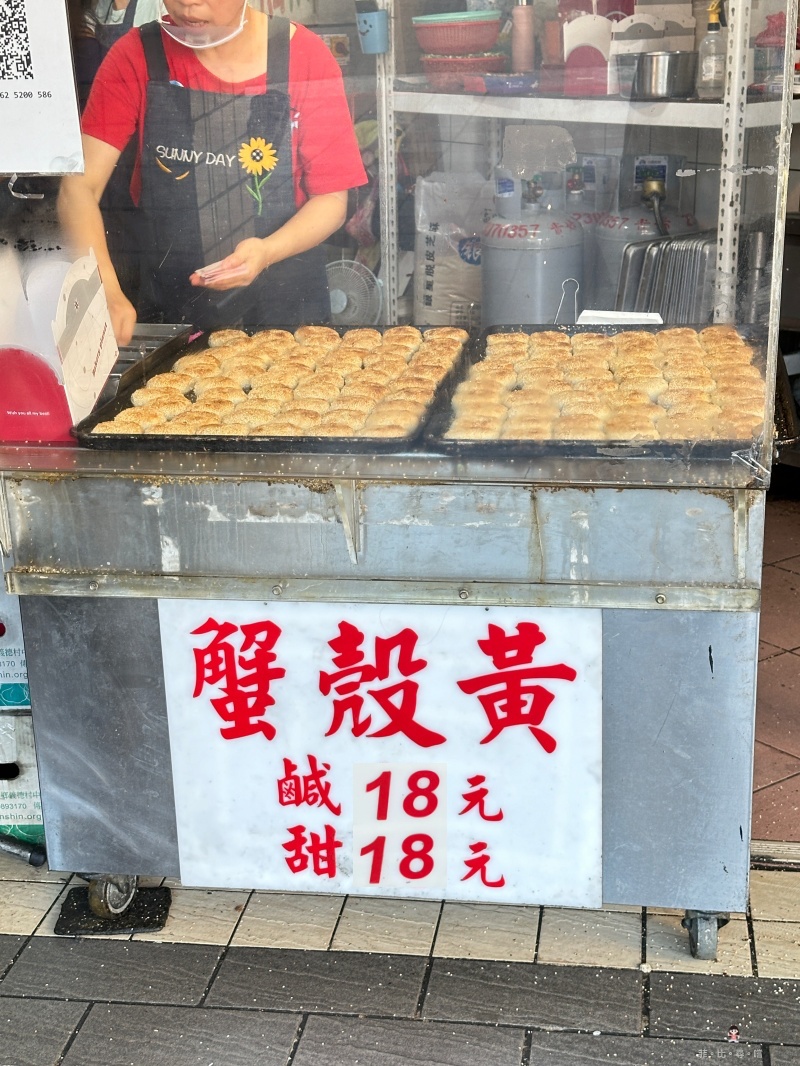 萬大蟹殼黃碳烤燒餅店 台北最強蟹殼黃一出爐就秒殺 拜託要買整盒 不然會後悔！ @兔貝比的菲比尋嚐