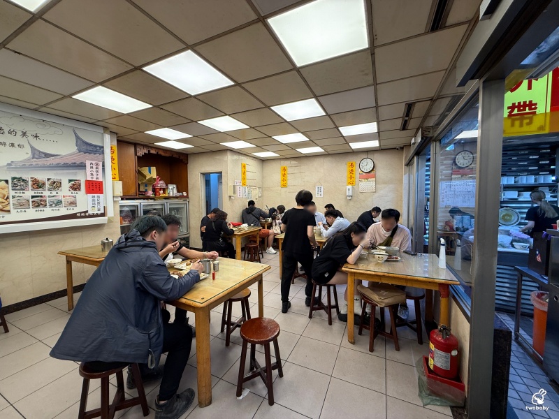 陳家莊滷肉飯 土城人氣小吃店 招牌豬腳香Q帶勁 小魚乾辣醬超下飯！ @兔貝比的菲比尋嚐