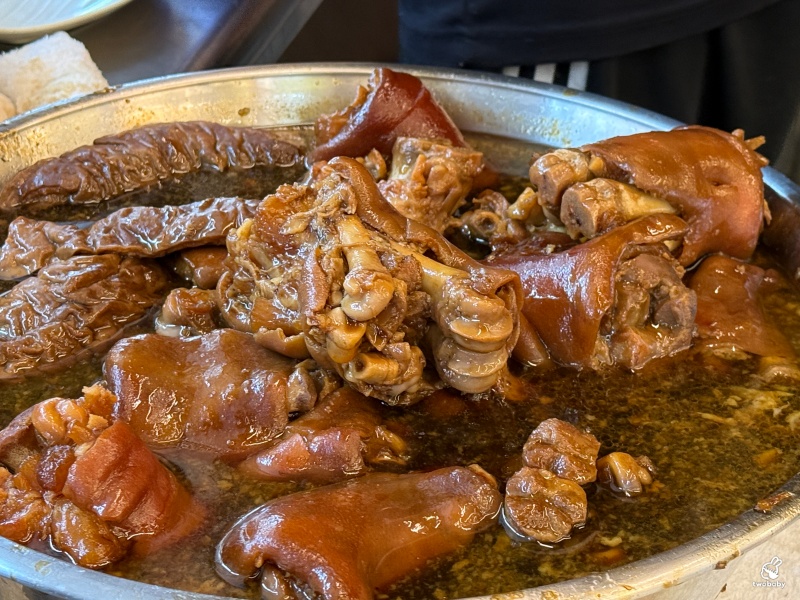陳家莊滷肉飯 土城人氣小吃店 招牌豬腳香Q帶勁 小魚乾辣醬超下飯！ @兔貝比的菲比尋嚐