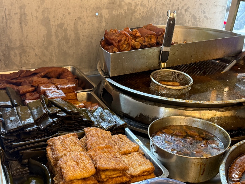 陳家莊滷肉飯 土城人氣小吃店 招牌豬腳香Q帶勁 小魚乾辣醬超下飯！ @兔貝比的菲比尋嚐