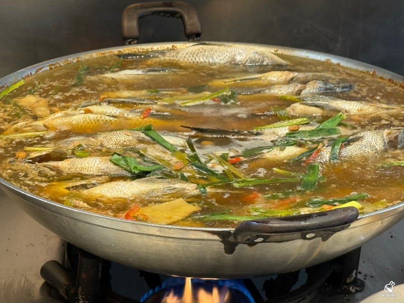 陳家莊滷肉飯 土城人氣小吃店 招牌豬腳香Q帶勁 小魚乾辣醬超下飯！ @兔貝比的菲比尋嚐