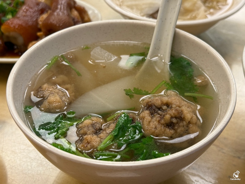 陳家莊滷肉飯 土城人氣小吃店 招牌豬腳香Q帶勁 小魚乾辣醬超下飯！ @兔貝比的菲比尋嚐