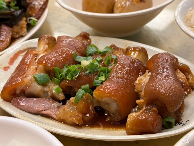 陳家莊滷肉飯 土城人氣小吃店 招牌豬腳香Q帶勁 小魚乾辣醬超下飯！ @兔貝比的菲比尋嚐
