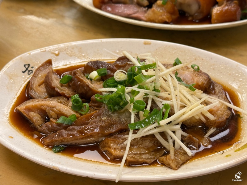 陳家莊滷肉飯 土城人氣小吃店 招牌豬腳香Q帶勁 小魚乾辣醬超下飯！ @兔貝比的菲比尋嚐