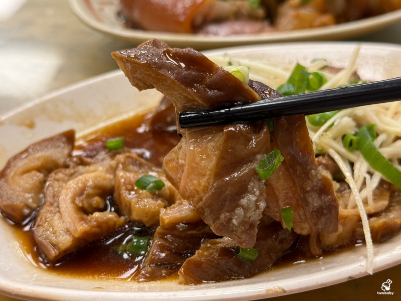 陳家莊滷肉飯 土城人氣小吃店 招牌豬腳香Q帶勁 小魚乾辣醬超下飯！ @兔貝比的菲比尋嚐