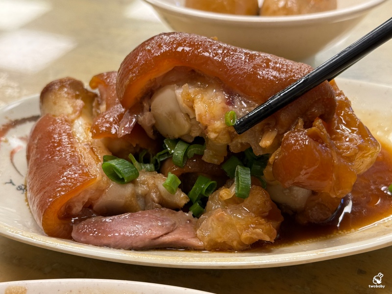 陳家莊滷肉飯 土城人氣小吃店 招牌豬腳香Q帶勁 小魚乾辣醬超下飯！ @兔貝比的菲比尋嚐