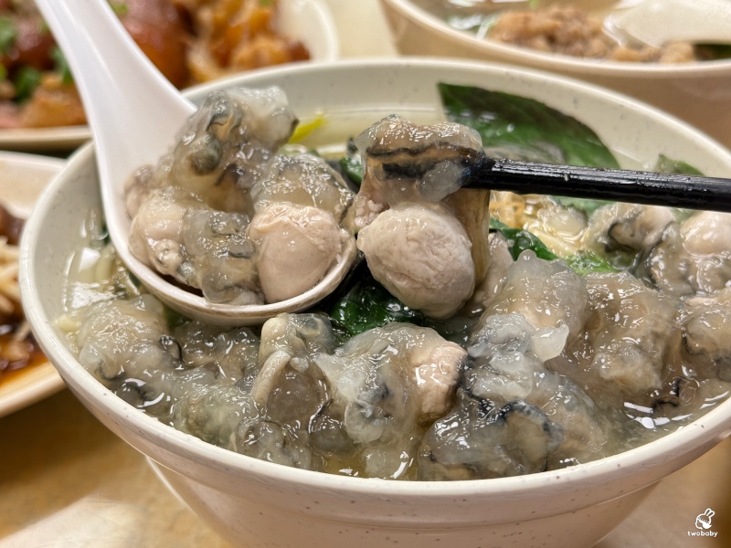 陳家莊滷肉飯 土城人氣小吃店 招牌豬腳香Q帶勁 小魚乾辣醬超下飯！ @兔貝比的菲比尋嚐