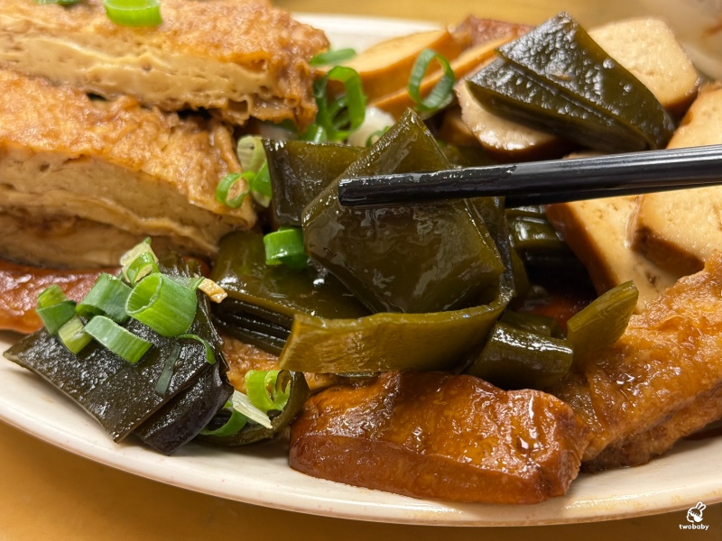 陳家莊滷肉飯 土城人氣小吃店 招牌豬腳香Q帶勁 小魚乾辣醬超下飯！ @兔貝比的菲比尋嚐