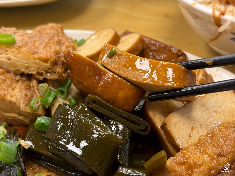 陳家莊滷肉飯 土城人氣小吃店 招牌豬腳香Q帶勁 小魚乾辣醬超下飯！ @兔貝比的菲比尋嚐