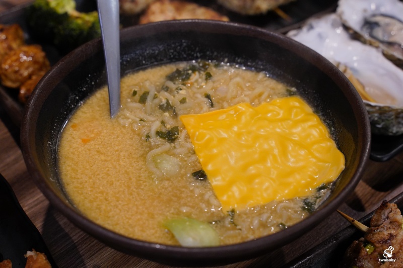 柒息地串燒居酒屋三重自強店 串燒只要19元起 舒適的環境卻只要夜市的價格 一間專屬台灣人的串燒居酒屋！ @兔貝比的菲比尋嚐