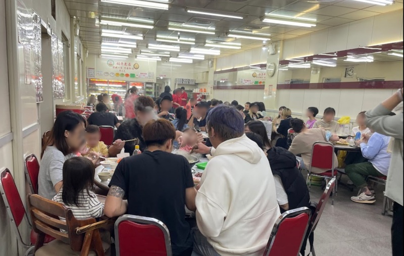 小紅莓石頭火鍋城 台北必吃石頭火鍋店 40年老字號 僅此一家別無分店! @兔貝比的菲比尋嚐 小紅莓石頭火鍋城 台北必吃石頭火鍋店 40年老字號 僅此一家別無分店! @兔貝比的菲比尋嚐