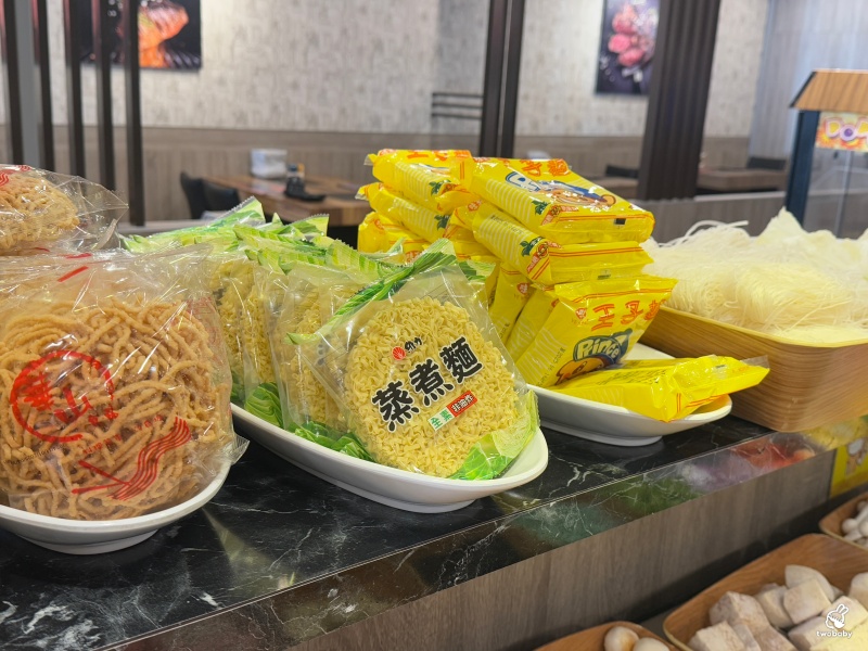 饗食帝國蘆洲中原店 平日時段339元起鴛鴦火鍋自助吃到飽 打卡還送白蝦超划算! @兔貝比的菲比尋嚐 饗食帝國蘆洲中原店 平日時段339元起鴛鴦火鍋自助吃到飽 打卡還送白蝦超划算! @兔貝比的菲比尋嚐