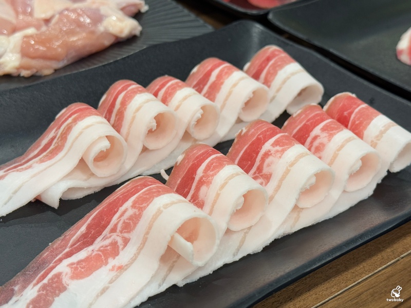 饗食帝國蘆洲中原店 平日時段339元起鴛鴦火鍋自助吃到飽 打卡還送白蝦超划算! @兔貝比的菲比尋嚐 饗食帝國蘆洲中原店 平日時段339元起鴛鴦火鍋自助吃到飽 打卡還送白蝦超划算! @兔貝比的菲比尋嚐
