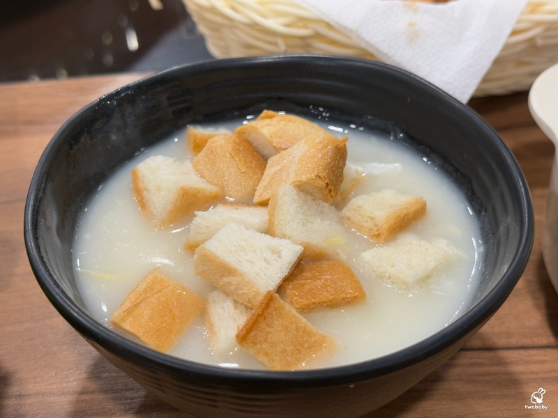 饗食帝國蘆洲中原店 平日時段339元起鴛鴦火鍋自助吃到飽 打卡還送白蝦超划算! @兔貝比的菲比尋嚐 饗食帝國蘆洲中原店 平日時段339元起鴛鴦火鍋自助吃到飽 打卡還送白蝦超划算! @兔貝比的菲比尋嚐