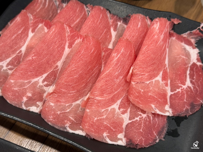 饗食帝國蘆洲中原店 平日時段339元起鴛鴦火鍋自助吃到飽 打卡還送白蝦超划算! @兔貝比的菲比尋嚐 饗食帝國蘆洲中原店 平日時段339元起鴛鴦火鍋自助吃到飽 打卡還送白蝦超划算! @兔貝比的菲比尋嚐