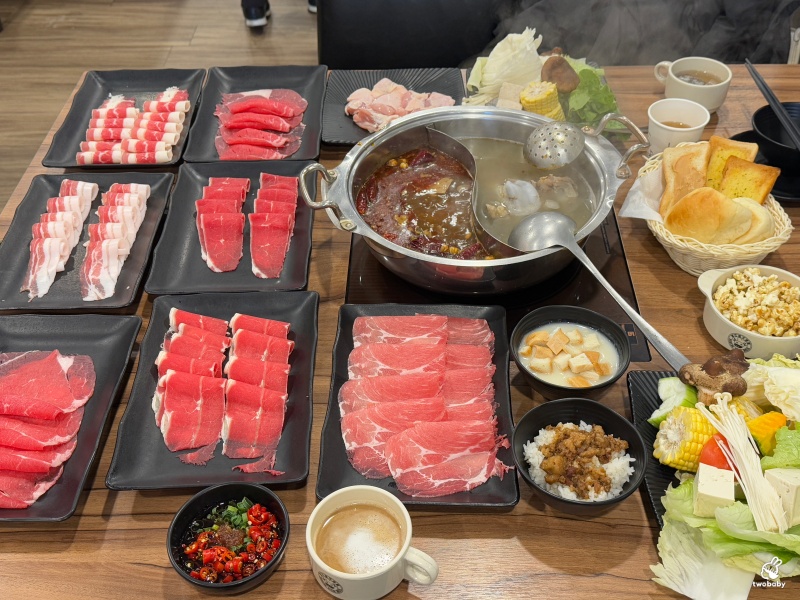 饗食帝國蘆洲中原店 平日時段339元起鴛鴦火鍋自助吃到飽 打卡還送白蝦超划算! @兔貝比的菲比尋嚐 饗食帝國蘆洲中原店 平日時段339元起鴛鴦火鍋自助吃到飽 打卡還送白蝦超划算! @兔貝比的菲比尋嚐
