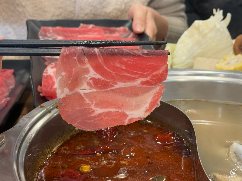 饗食帝國蘆洲中原店 平日時段339元起鴛鴦火鍋自助吃到飽 打卡還送白蝦超划算! @兔貝比的菲比尋嚐 饗食帝國蘆洲中原店 平日時段339元起鴛鴦火鍋自助吃到飽 打卡還送白蝦超划算! @兔貝比的菲比尋嚐