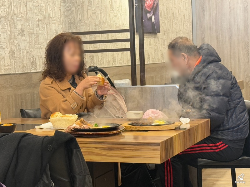 饗食帝國蘆洲中原店 平日時段339元起鴛鴦火鍋自助吃到飽 打卡還送白蝦超划算! @兔貝比的菲比尋嚐 饗食帝國蘆洲中原店 平日時段339元起鴛鴦火鍋自助吃到飽 打卡還送白蝦超划算! @兔貝比的菲比尋嚐