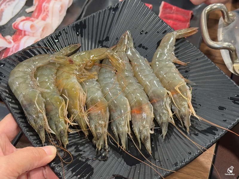 饗食帝國蘆洲中原店 平日時段339元起鴛鴦火鍋自助吃到飽 打卡還送白蝦超划算！ @兔貝比的菲比尋嚐