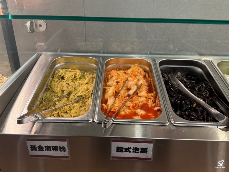孫東寶台式牛排教父plus館板橋國慶店 新北第一家牛排教父Plus店 周邊吃到飽只要260元還免服務費 加20元就有排餐唷！ @兔貝比的菲比尋嚐
