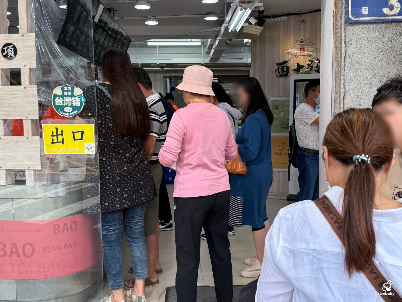 新竹美食必吃 西大發爆漿城隍包 老麵發酵厚實飽滿個個爆漿 買10送6超划算! @兔貝比的菲比尋嚐 新竹美食必吃 西大發爆漿城隍包 老麵發酵厚實飽滿個個爆漿 買10送6超划算! @兔貝比的菲比尋嚐