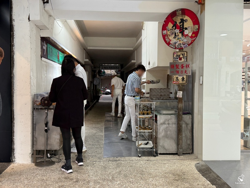 梅花雞蛋糕 新竹火車站無名雞蛋糕 隱身在騎樓下的人氣雞蛋糕! @兔貝比的菲比尋嚐 梅花雞蛋糕 新竹火車站無名雞蛋糕 隱身在騎樓下的人氣雞蛋糕! @兔貝比的菲比尋嚐