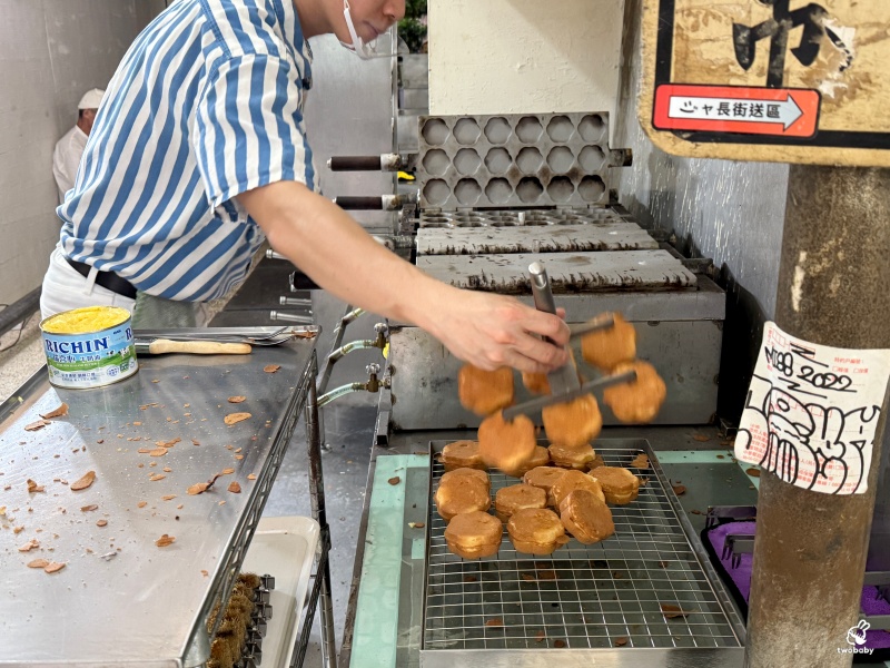 梅花雞蛋糕 新竹火車站無名雞蛋糕 隱身在騎樓下的人氣雞蛋糕！ @兔貝比的菲比尋嚐